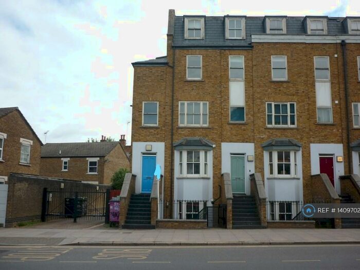 2 Bedroom Flat To Rent In Grove Road, London, E3