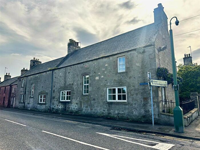 4 Bedroom End Of Terrace House For Sale In View Place, Tain, IV19