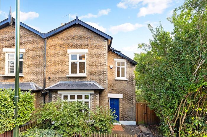 3 Bedroom Semi-detached House For Sale In Lower Richmond Road, London, SW14
