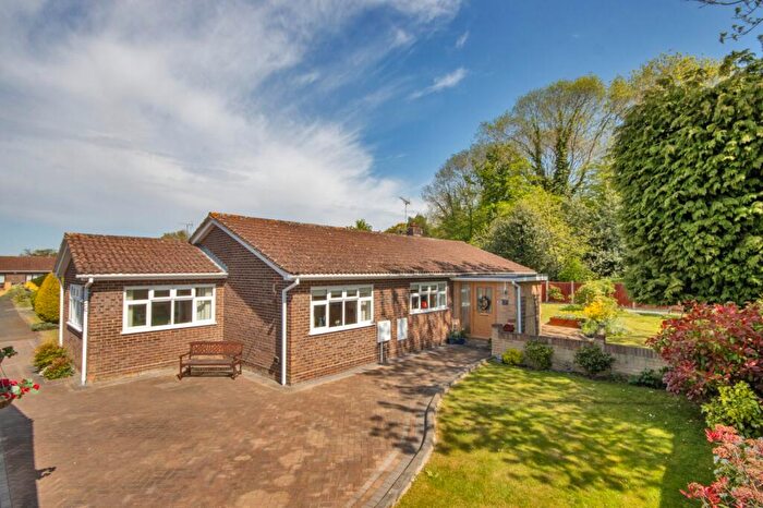 3 Bedroom Bungalow For Sale In Tates Orchard, Hartley, Kent, DA3