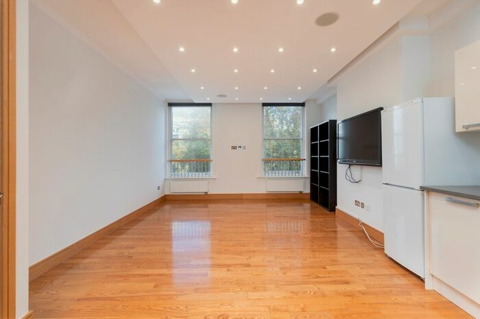 2 Bedroom Flat To Rent In Bloomsbury Square, London, WC1A