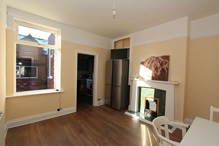 3 Bedroom Semi Detached House To Rent In Tipton Street, Sheffield, S9