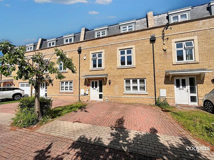 5 Bedroom Town House To Rent In Storey Close, Ickenham., UB10
