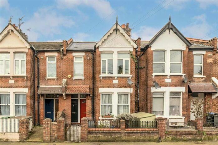 3 Bedroom Maisonette To Rent In Deacon Road, Willesden Green, NW2