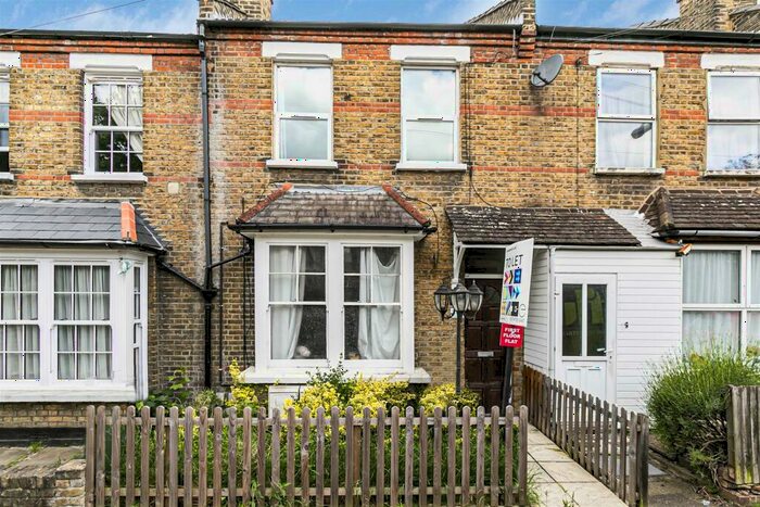 2 Bedroom Flat To Rent In Aubrey Road, Walthamstow, London, E17