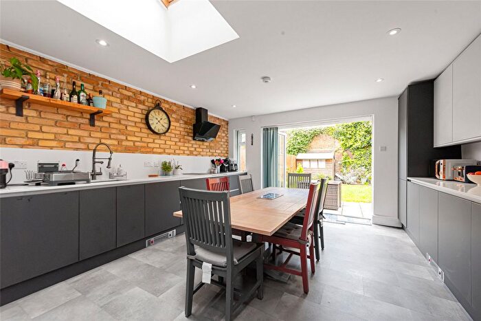 3 Bedroom Terraced House For Sale In Cornwallis Square, Islington, London, N19