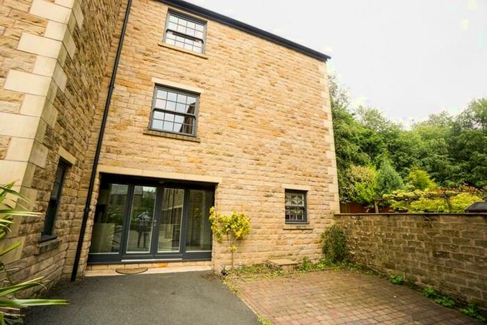 3 Bedroom Town House To Rent In Goudhurst Court, Arcon Village, BL6