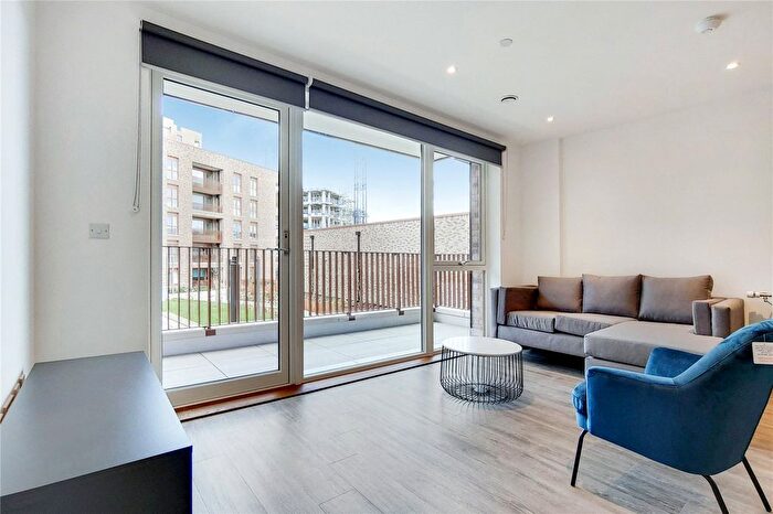 2 Bedroom Flat To Rent In Fresh Wharf Road, Barking, Essex, IG11