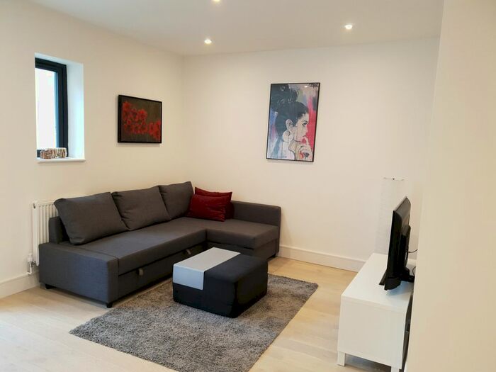 1 Bedroom Flat To Rent In Osborne Road, Egham, Surrey, TW20