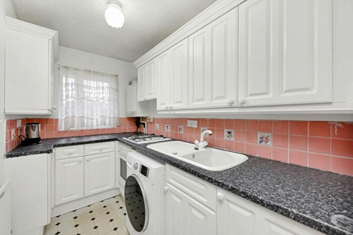 1 Bedroom Flat For Sale In Etloe House, Leyton, E10