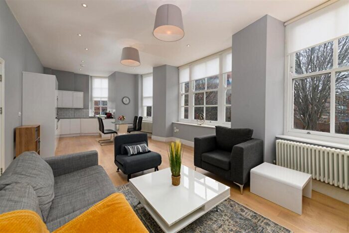 3 Bedroom Apartment To Rent In Mount Stuart Square, Cardiff, CF10