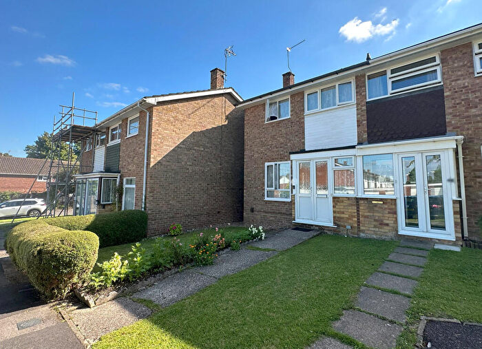 3 Bedroom Semi-Detached House To Rent In Hamelyn Close, Basingstoke, RG21