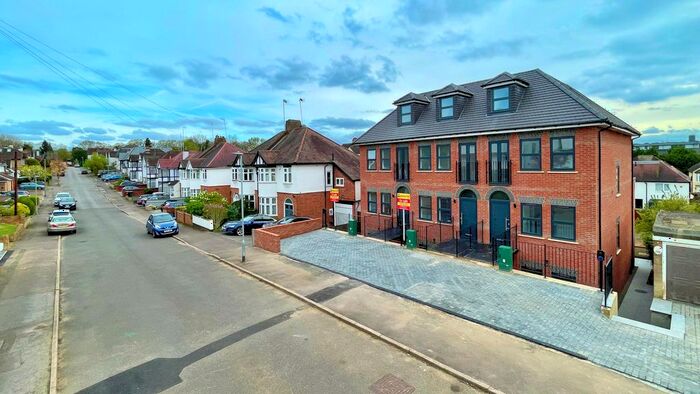 5 Bedroom Terraced House To Rent In Silverdale Road, Bushey, WD23