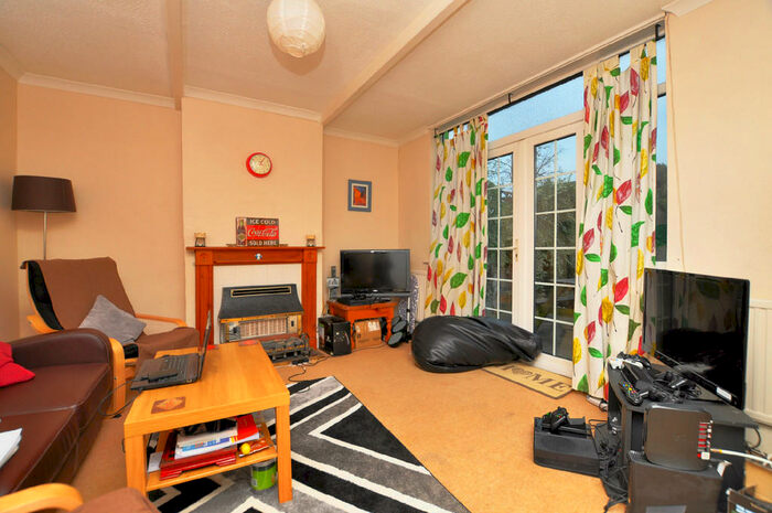 4 Bedroom Semi-Detached House To Rent In Mackie Road, BS34