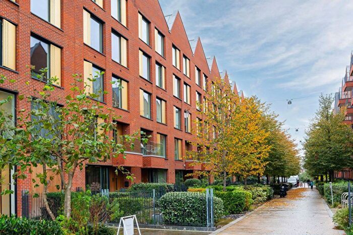 4 Bedroom Flat To Rent In Central Avenue, Fulham, London, SW6