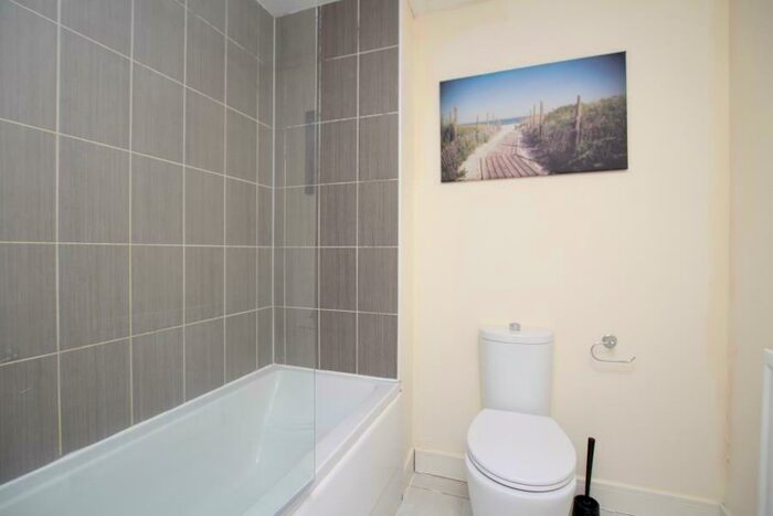 6 Bedroom Town House To Rent In Eastfields Road - Stoke Gifford, BS16