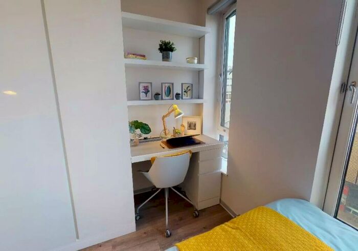 Flat To Rent In Iq Eastside Court, E1