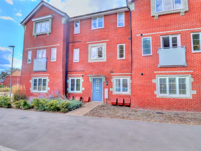 2 Bedroom Apartment To Rent In Kennedy Avenue, High Wycombe, Buckinghamshire, HP11