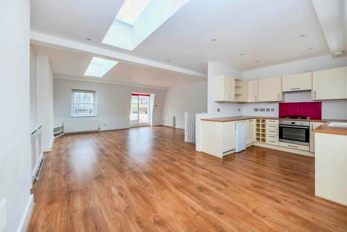 3 Bedroom Flat To Rent In Lanark Road, Little Venice, W9
