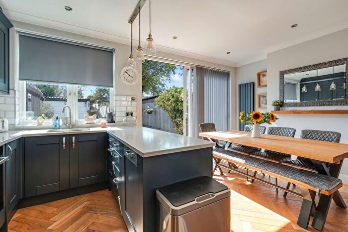 4 Bedroom End Of Terrace House For Sale In Sutton Common Road, Sutton, SM3