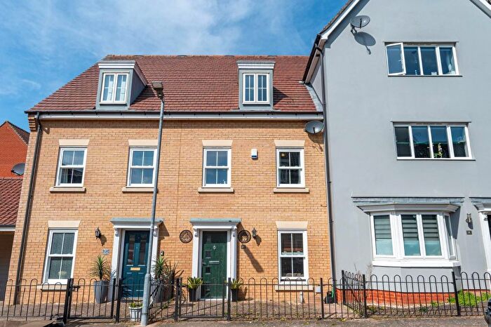 4 Bedroom Town House For Sale In Flitch Green, Dunmow, Essex, CM6
