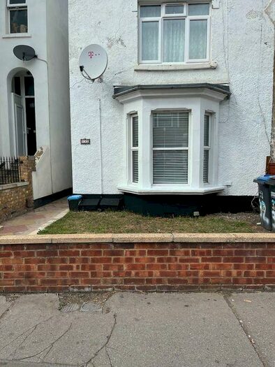 1 Bedroom Flat To Rent In Croydon, #, CR0