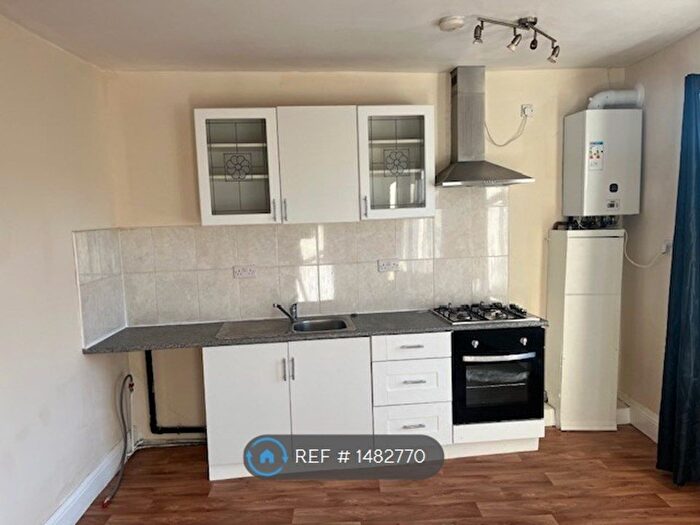 2 Bedroom Flat To Rent In Southmoor Road, Hemsworth, Pontefract, ST4