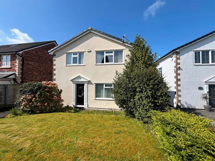 4 Bedroom Detached House For Sale In Hunters Court, Stalybridge, SK15
