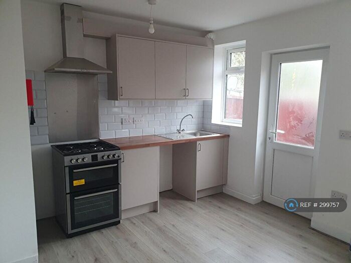 2 Bedroom Terraced House To Rent In Connaught Road, Luton, LU4