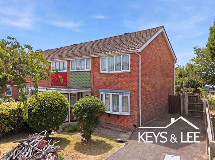 3 Bedroom End Of Terrace House For Sale In Defoe Way, Romford, RM5