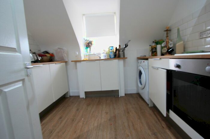 3 Bedroom Flat To Rent In Rye Lane, London, SE15