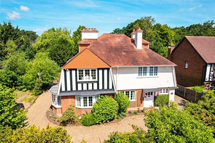 5 Bedroom Detached House For Sale In Crossway, Walton-On-Thames, KT12