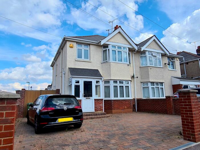 3 Bedroom Semi-Detached House To Rent In Stanton Road, Regents Park, Southampton, SO15