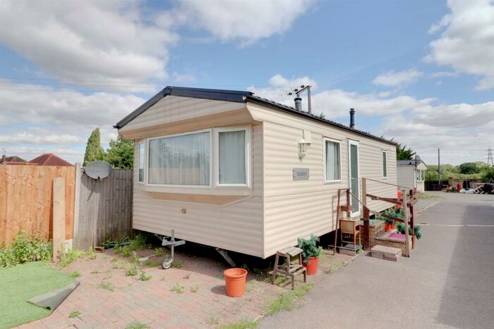 2 Bedroom Mobile Home To Rent In Belchers Lane, Nazeing, Essex, EN9