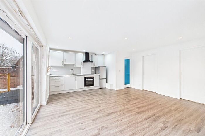 2 Bedroom Flat To Rent In Bailey Close, Maidenhead, Berkshire, SL6