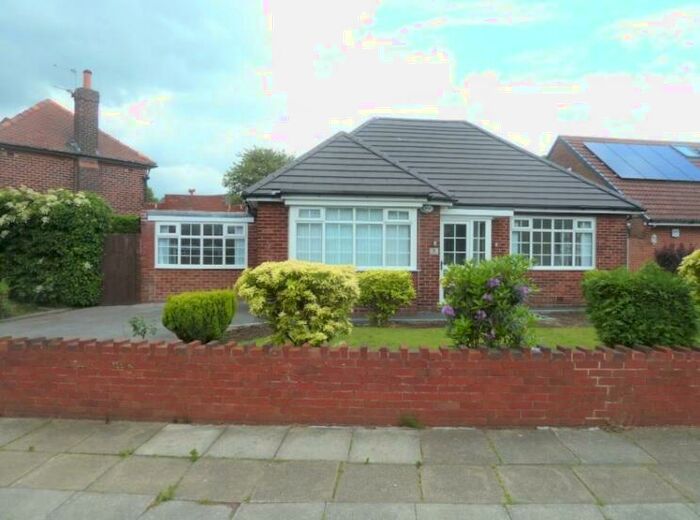 5 Bedroom Bungalow To Rent In Hillingdon Road, Whitefield, M45