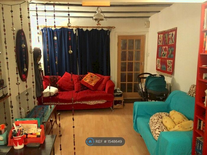 2 Bedroom Terraced House To Rent In Chelmsford Road, London, N14