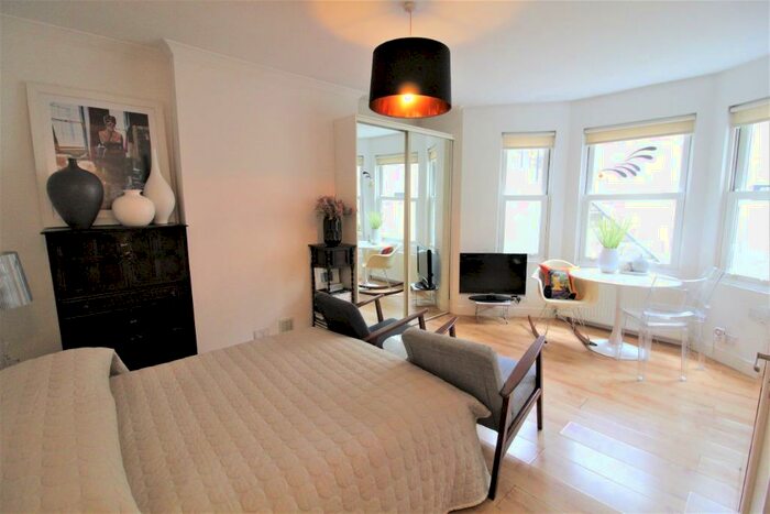 Studio To Rent In Powis Road, City Centre, Brighton, BN1