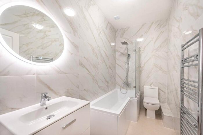 2 Bedroom Flat To Rent In Leopold Road, Willesden, London, NW10