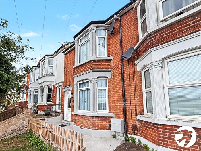 3 Bedroom Terraced House For Sale In Mount Road, Chatham, Kent, ME4
