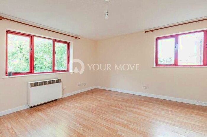 2 Bedroom Flat To Rent In New Cross Road, London, SE14