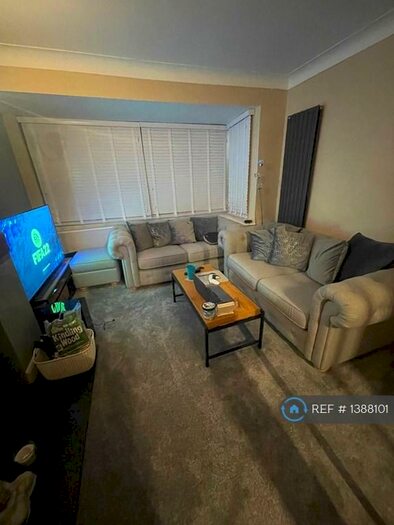 3 Bedroom Semi-Detached House To Rent In Somerville Avenue, Leeds, LS14