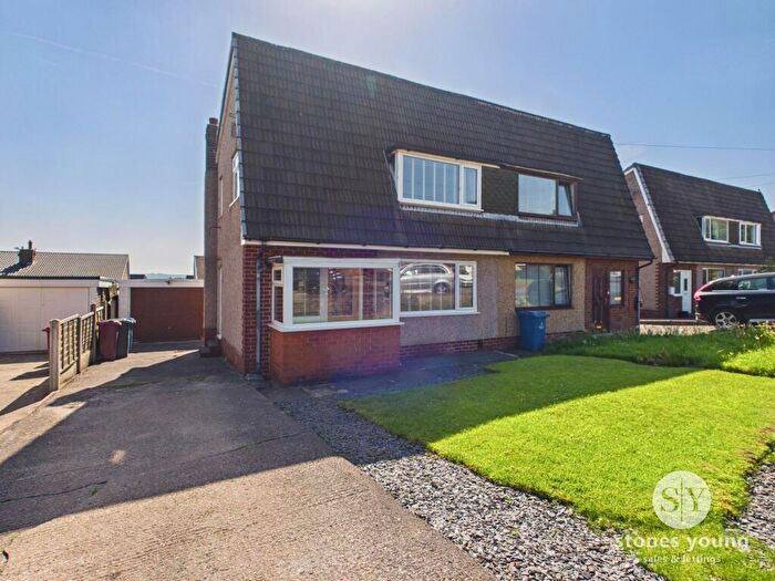3 Bedroom Semi-Detached House For Sale In Oakwood Avenue, Blackburn, BB1