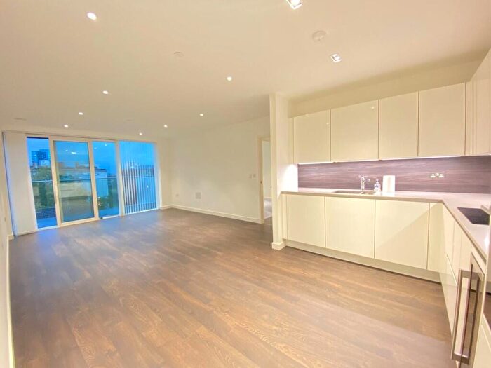 2 Bedroom Flat To Rent In Devan Grove, London, N4