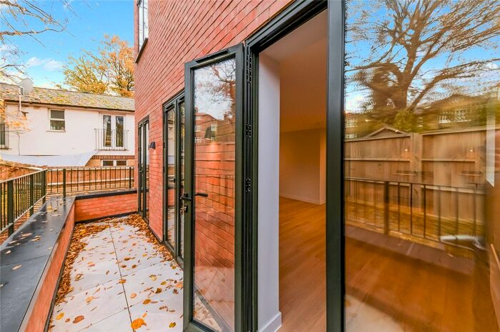 2 Bedroom Flat To Rent In Marischal Road, London, SE13