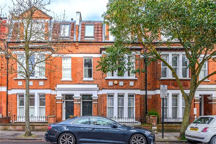 4 Bedroom Terraced House For Sale In Calabria Road, Highbury, London, N5