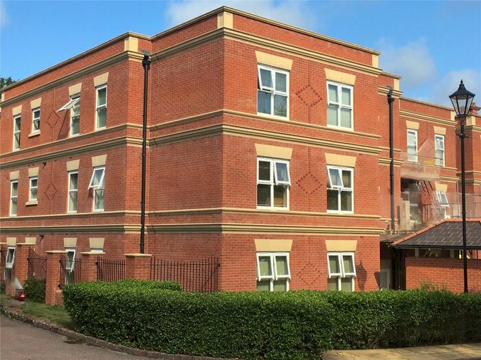 2 Bedroom Flat To Rent In Franklin Court, Wormley, Godalming GU8