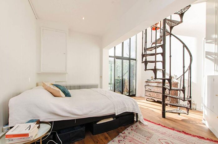2 Bedroom Flat To Rent In Cheshire Street, Brick Lane, London, E2