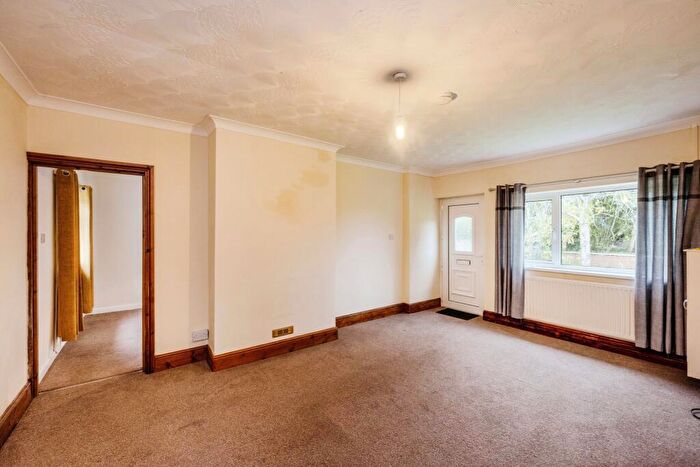 2 Bedroom Detached House For Sale In Station Road, Grovesend, Swansea, SA4
