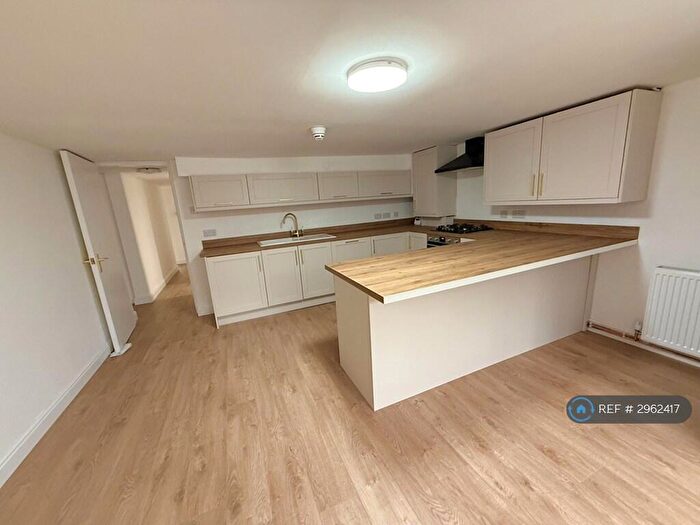 2 Bedroom Flat To Rent In Burton Road, Manchester, M20